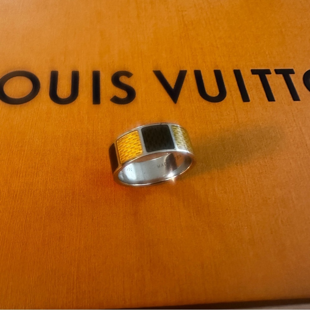 Authentic LOUIS VUITTON DAMIER RING - Picture 2 of 8